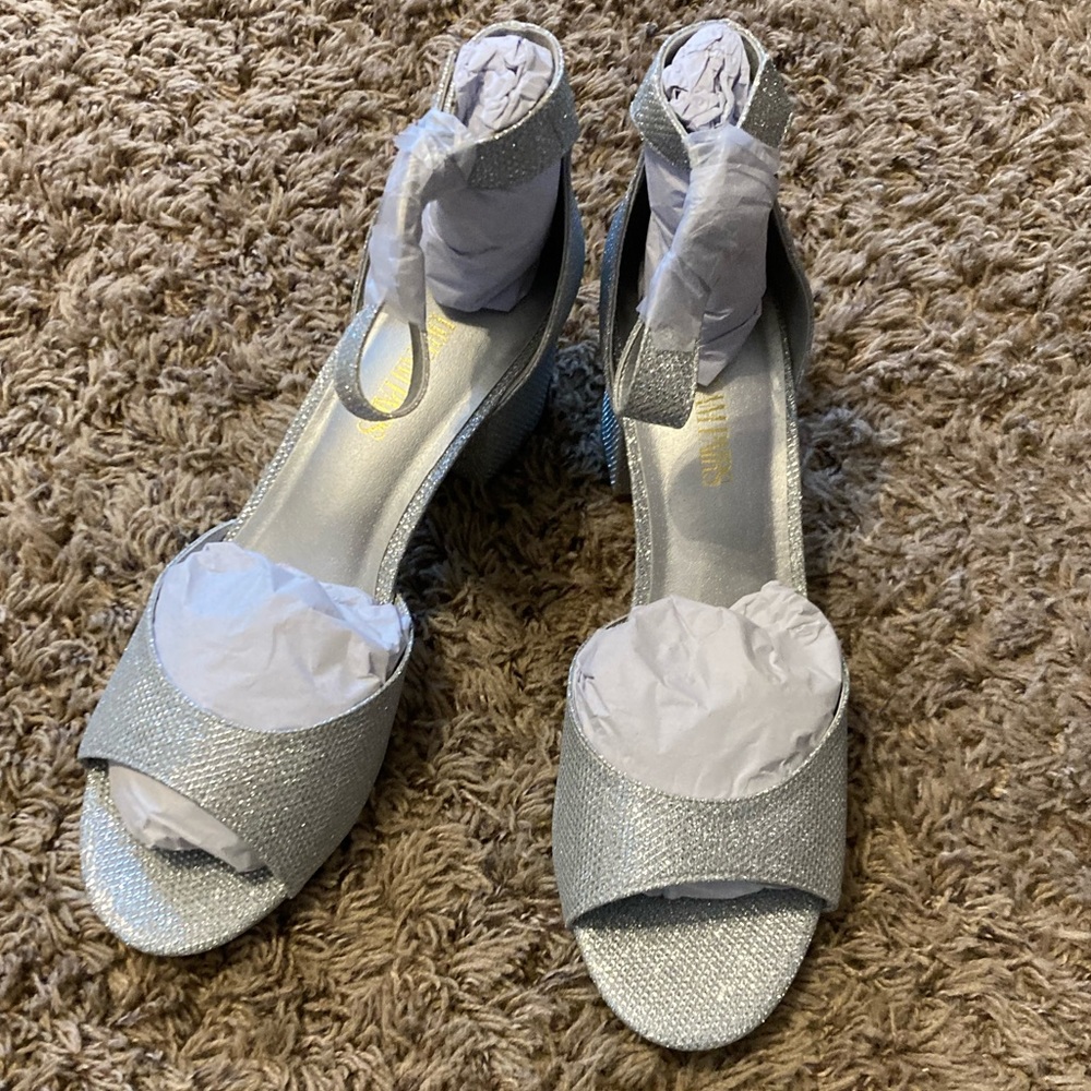 Dream Pairs Glittering Silver Heels